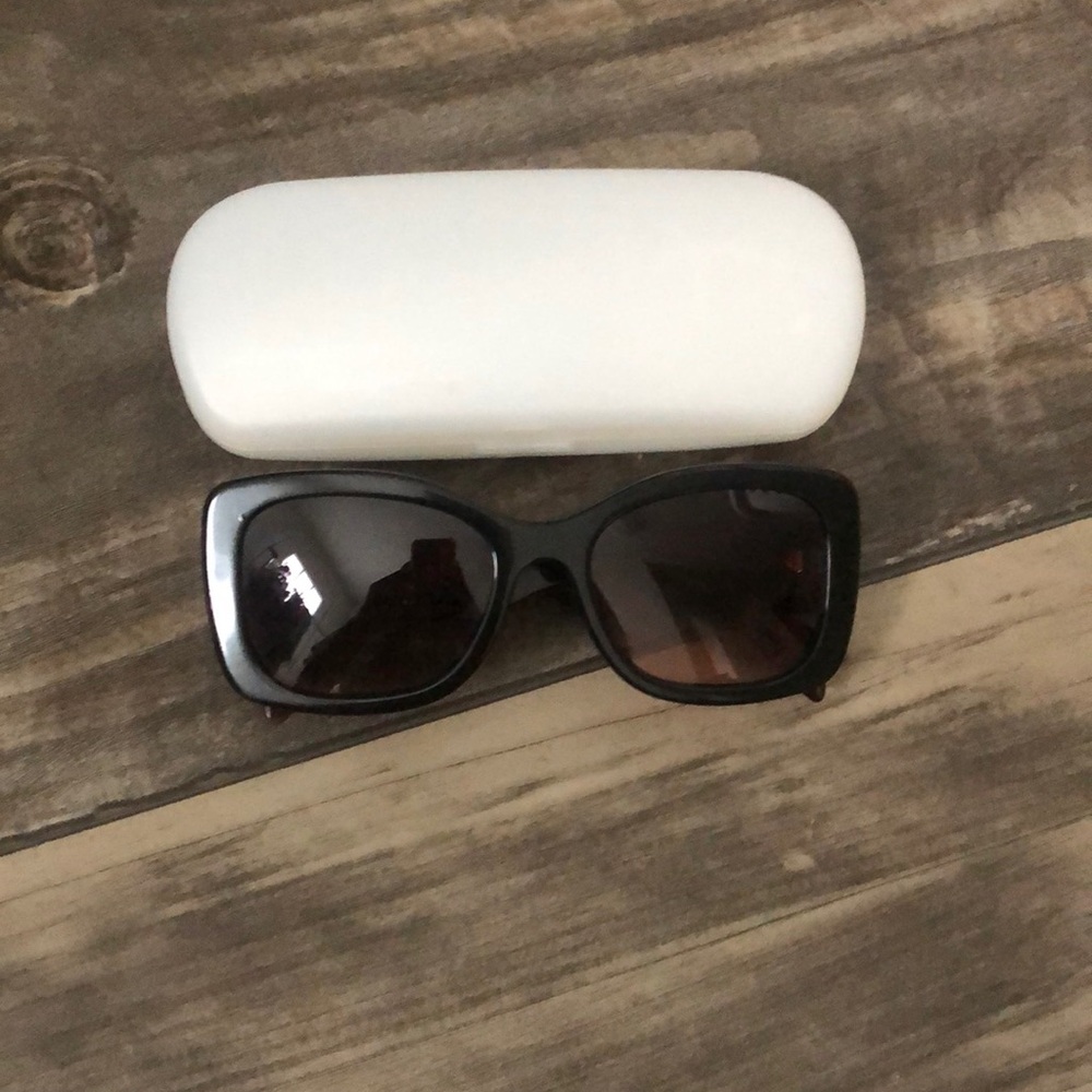 Prada sunglasses comes with a case not a Prada case
